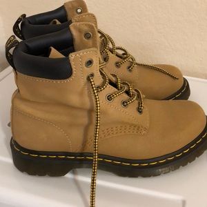 Doc Marten’s tan/suede boots NWOT